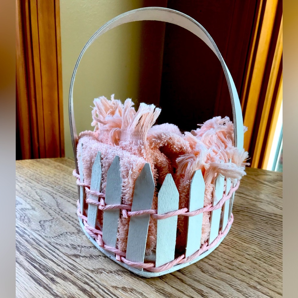 Heart Basket With 2 Towels